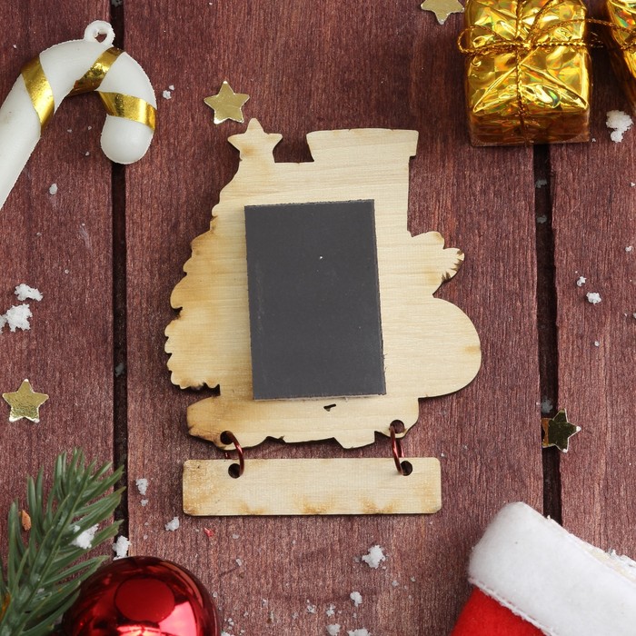 Магнит многослойный дерево "С Новым годом! Дед Мороз у ёлки с подарками" 7,5х6 см