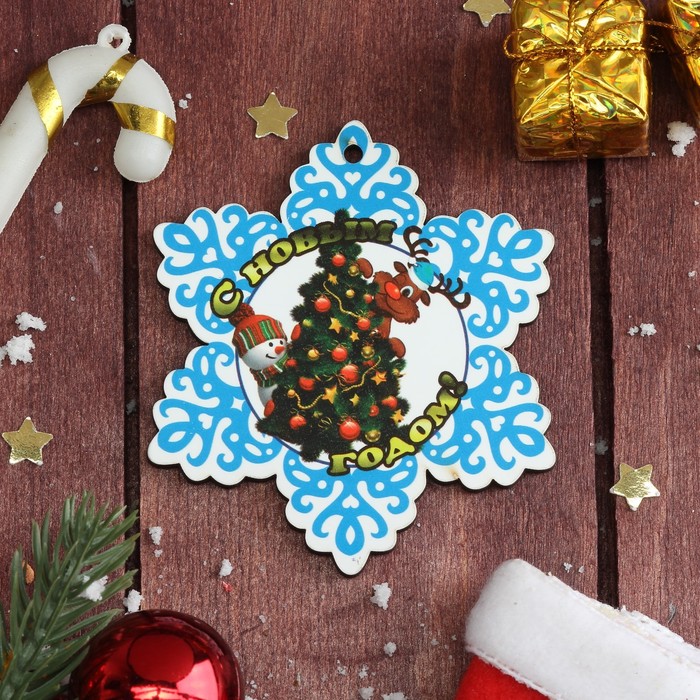 Магнит однослойный дерево "Снежинка. Снеговик и лосёнок" 7х8 см