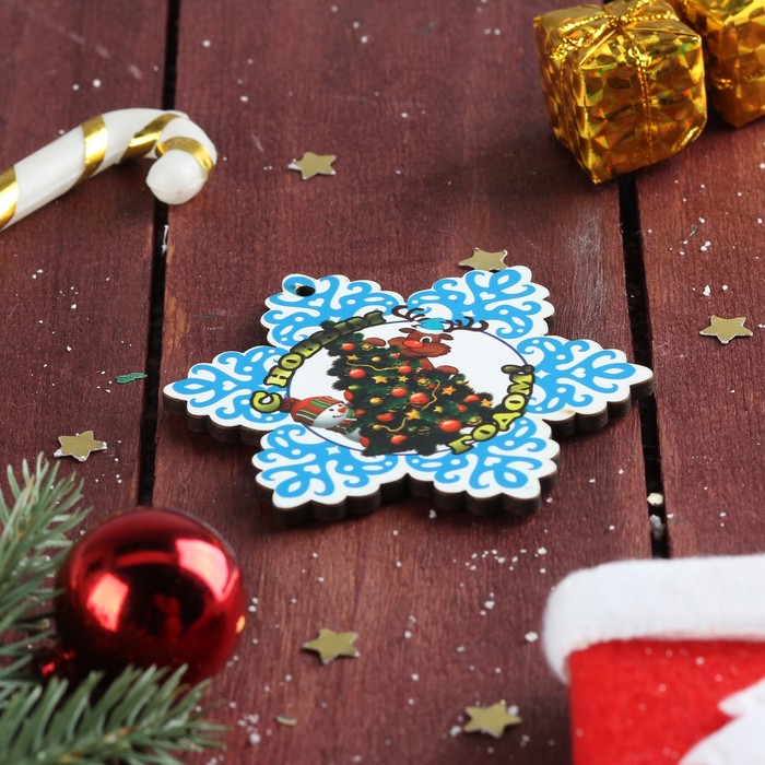 Магнит однослойный дерево "Снежинка. Снеговик и лосёнок" 7х8 см