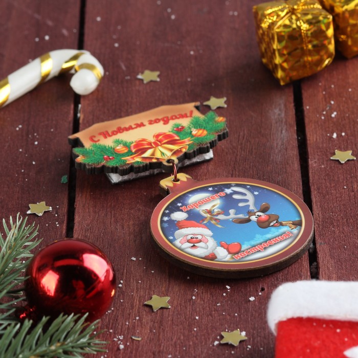 Магнит однослойный дерево "Шарик у ёлки. Дед Мороз и лосёнок" 10х5,5 см