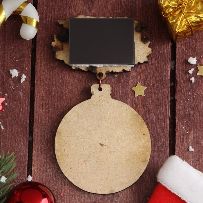 Магнит однослойный дерево "Шарик у ёлки. Дед Мороз и лосёнок" 10х5,5 см