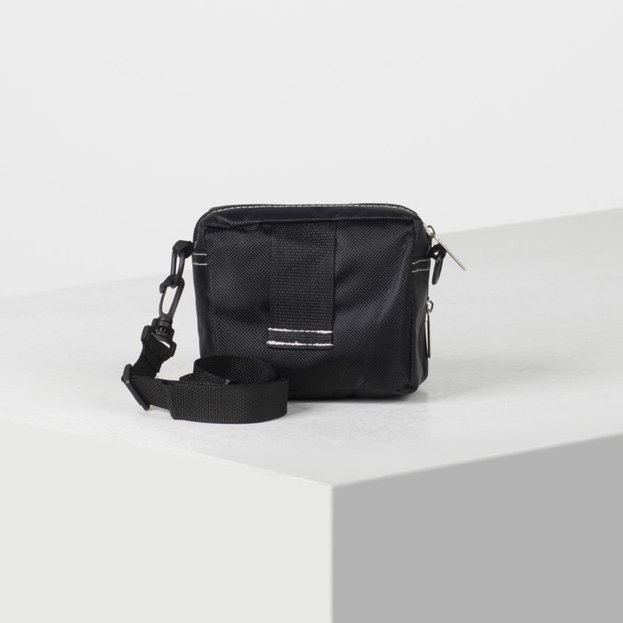 Сумка поясная, отдел на молнии, 2 наружных кармана, регулируемый ремень, цвет чёрный/синий