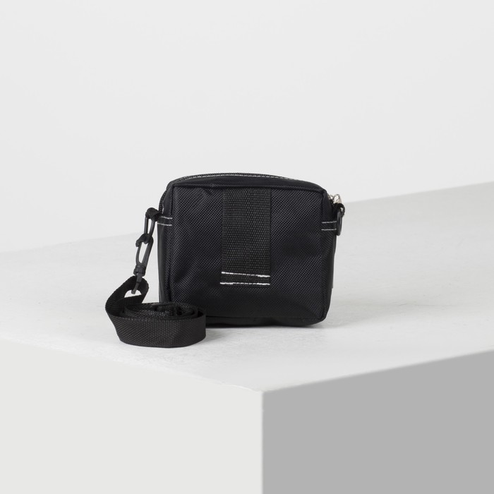 Сумка поясная, отдел на молнии, 2 наружных кармана, регулируемый ремень, черный