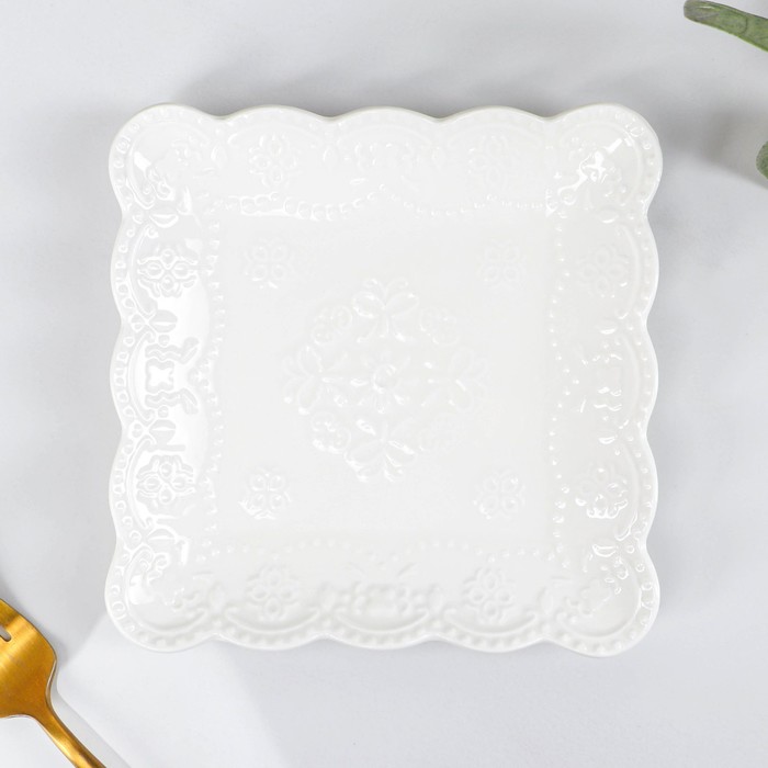 Тарелка фарфоровая квадратная Доляна «Сьюзен», 15×15 см, цвет белый тарелка фарфоровая десертная доляна сьюзен d 15 5 см цвет белый