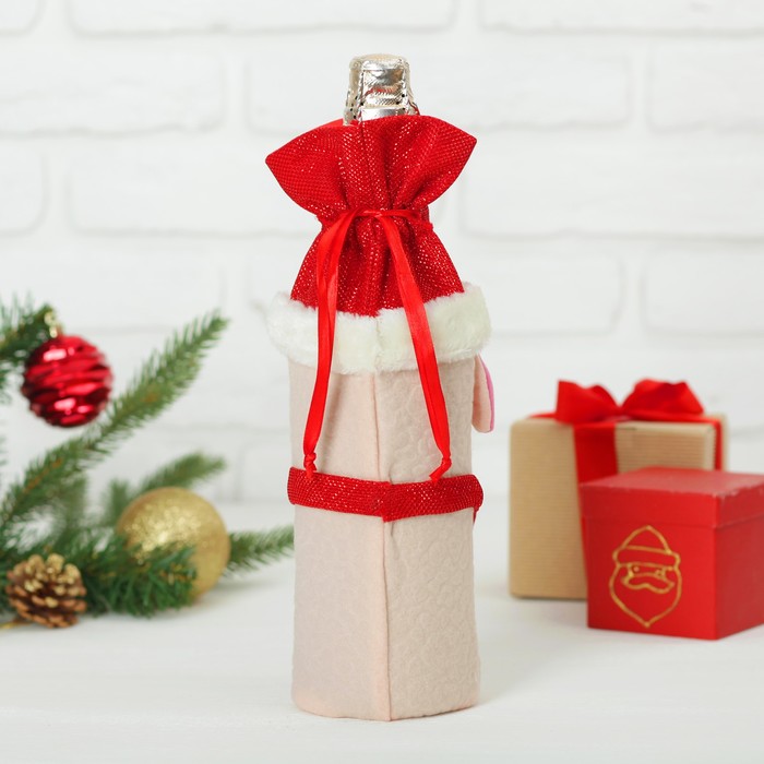 Одежда на бутылку "Хрюша в красной бабочке"