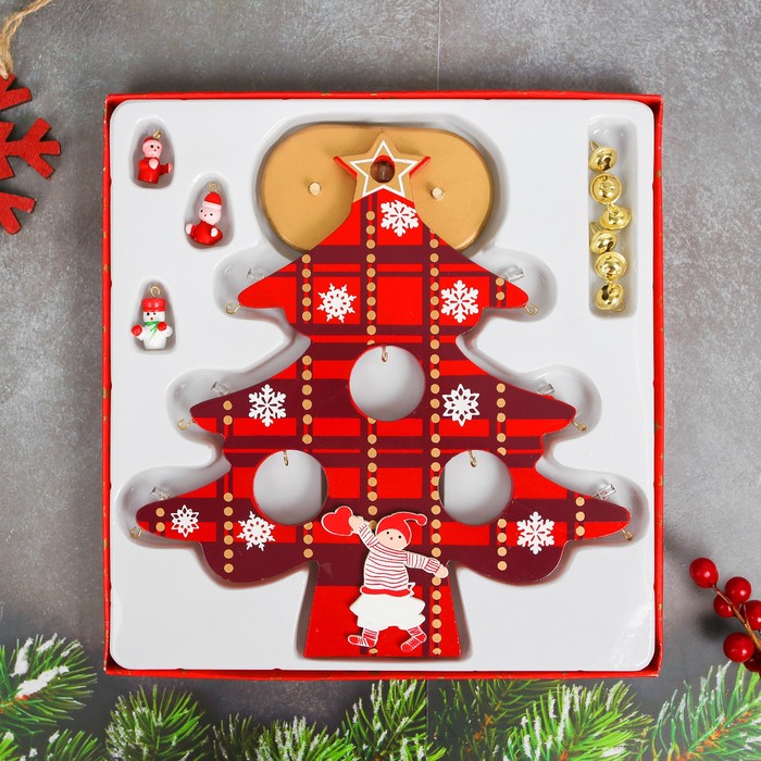 Новогодний сувенир "Ёлочка с подвесами", красная