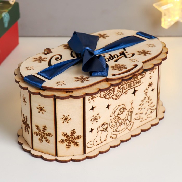 Шкатулка дерево "Новый Год Овал" 18х10,5х8,5 см