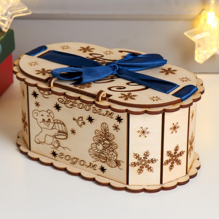 Шкатулка дерево "Новый Год Овал" 18х10,5х8,5 см