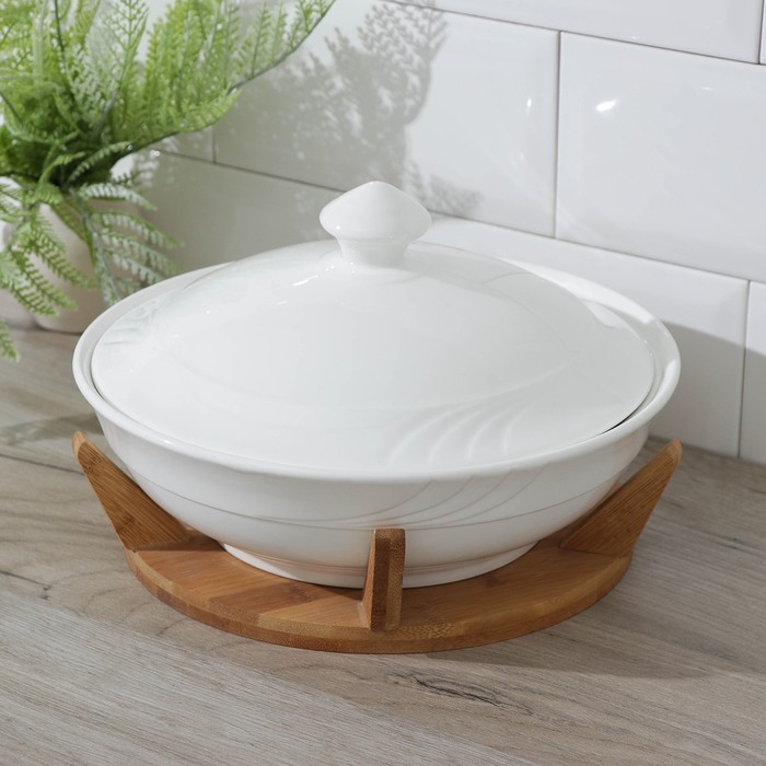Блюдо с крышкой 25 см "Эстет", на деревянной подставке