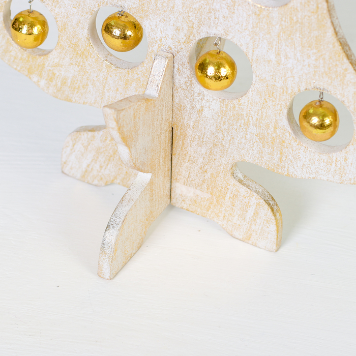 Сувенир "Елка бело-золотистая с золотыми шариками 50х35 см дерево, разборная