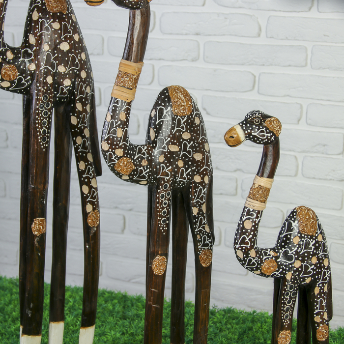 Сувенирный набор "Верблюды" (100,80,60) см, резной декор с сердечками, дерево