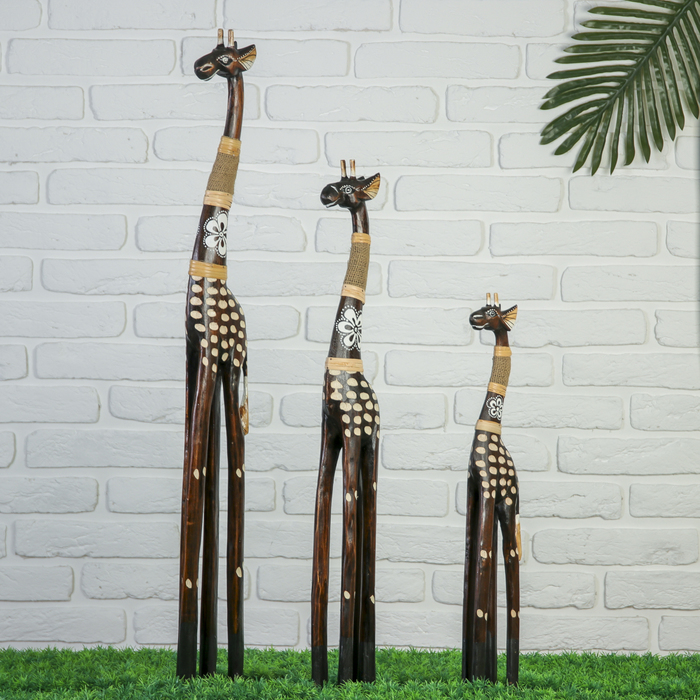 Сувенирный набор "Жирафы" (100,80,60) см, с цветком в резн.крапинку, дерево