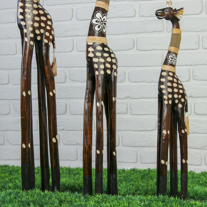 Сувенирный набор "Жирафы" (100,80,60) см, с цветком в резн.крапинку, дерево