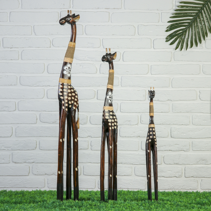 Сувенирный набор "Жирафы" (100,80,60) см, с цветком в резн.крапинку, дерево