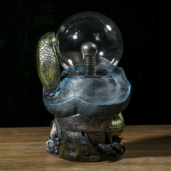 Плазменный шар полистоун "Череп пирата со змеёй" 22х14х12,5 см