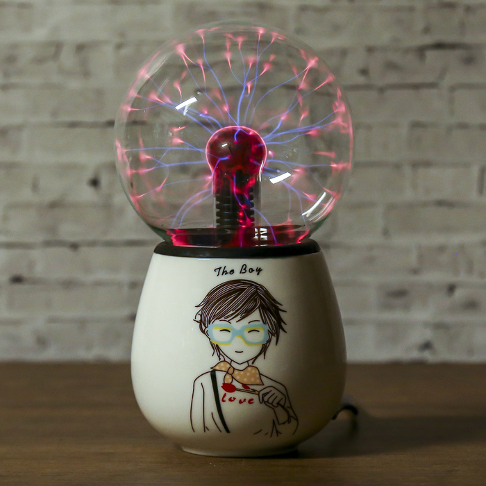 Плазменный шар керамика "Мальчик в очках" 16х9,5х9,5 см