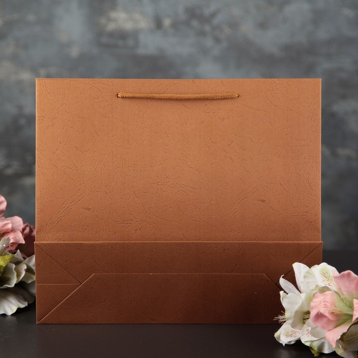 Пакет из дизайнерской бумаги 25 х 8.5 х 29 см