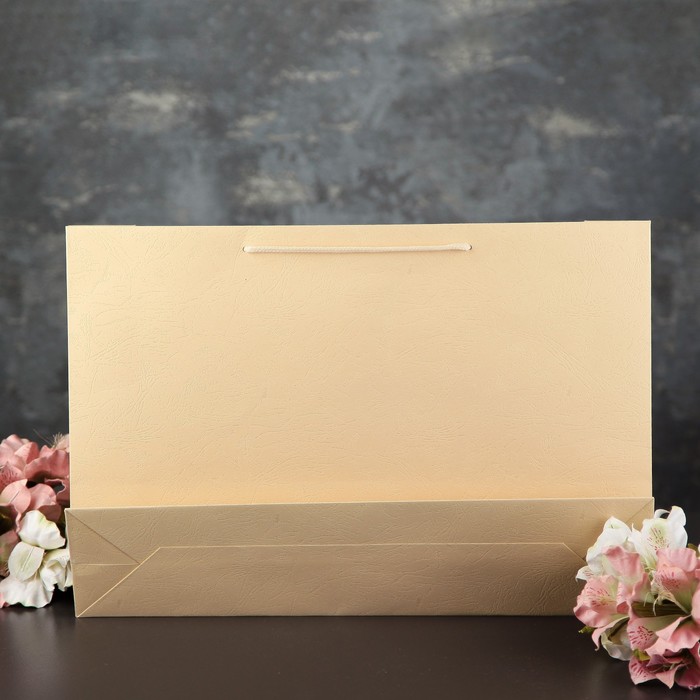 Пакет из дизайнерской бумаги 42 х 10 х 28,5 см