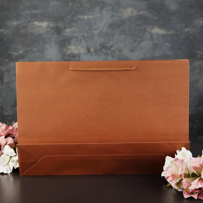 Пакет из дизайнерской бумаги 42 х 10 х 28,5 см