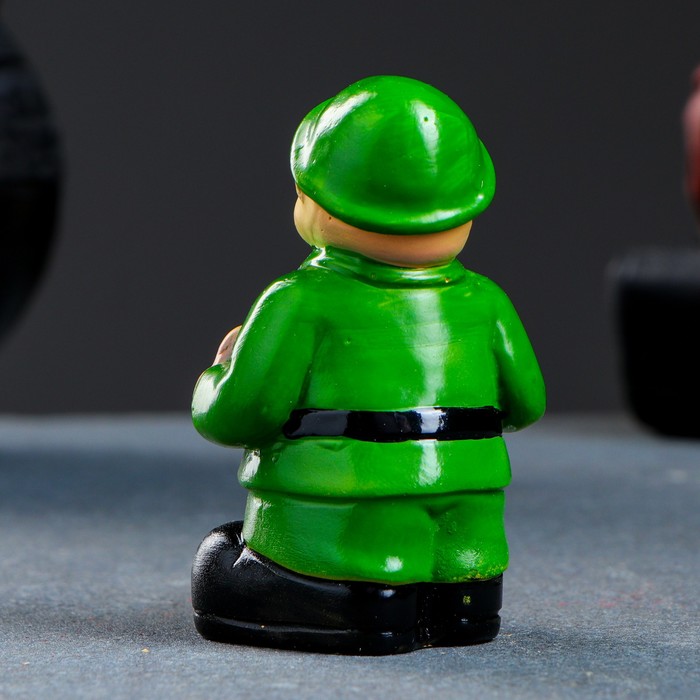 Фигура "Солдат с аптечкой" 5х4х8см