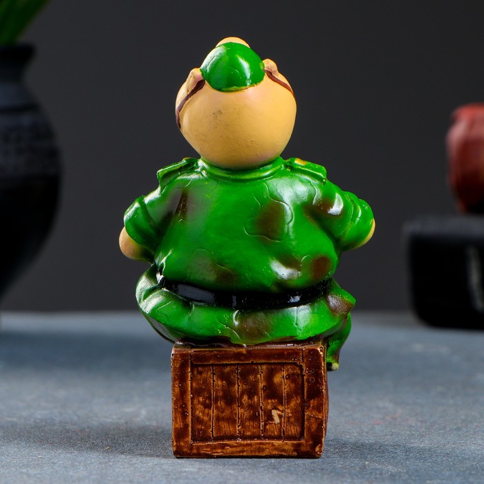 Фигура "Солдат чистит сапоги" 6х5х10см