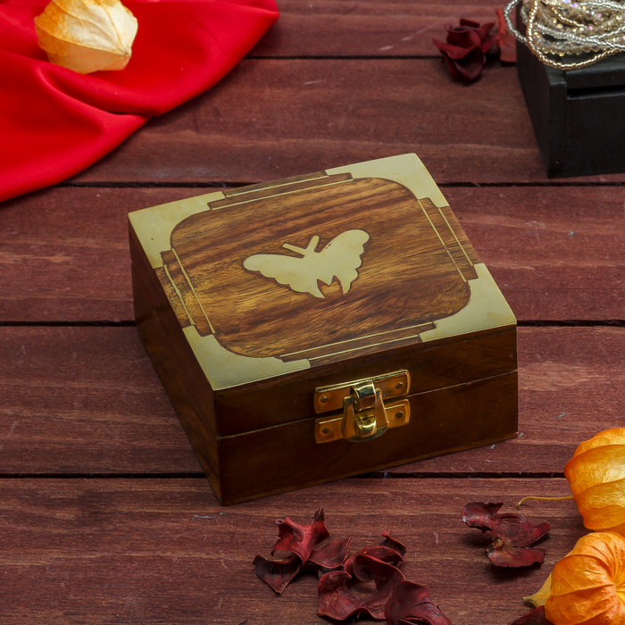 Шкатулка дерево "Бабочка" 10х10х6 см