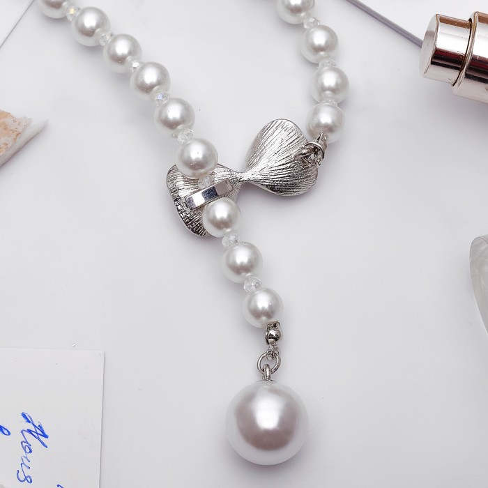 Колье "Жемчужное" с расстёгивающимся элементом, бант, цвет белый в серебре, 50 см