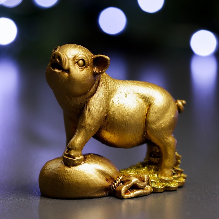 Фигура "Пиг на мешке" золото 8х5х8см