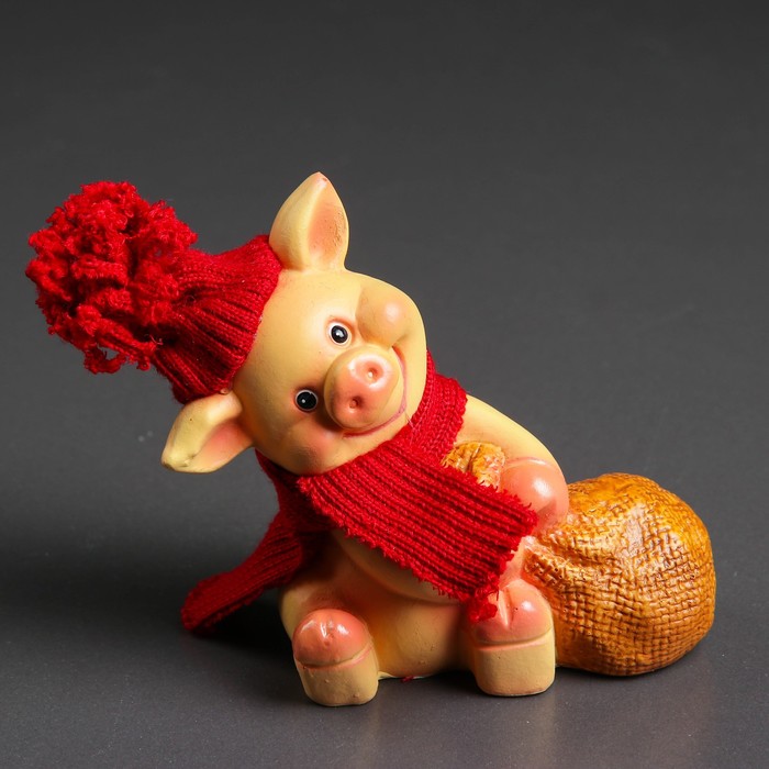 Фигура "Свин Фёдор и мешок" 10х11см