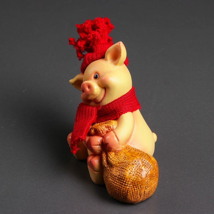 Фигура "Свин Фёдор и мешок" 10х11см