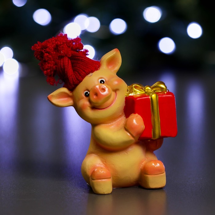 Фигура "Свин Федя и подарок" 6х7х12см