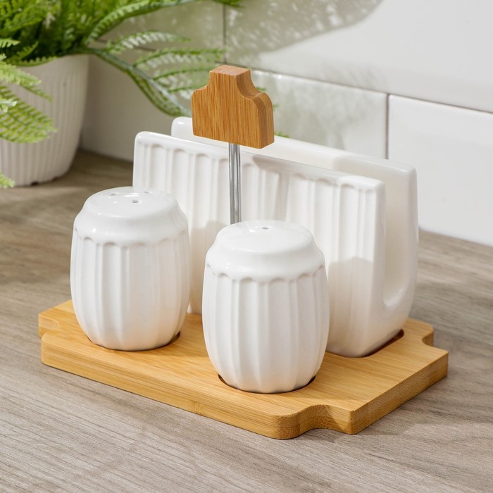 Набор для специй "Эстет", 3 предмета: солонка, перечница, салфетница, на деревянной подставке