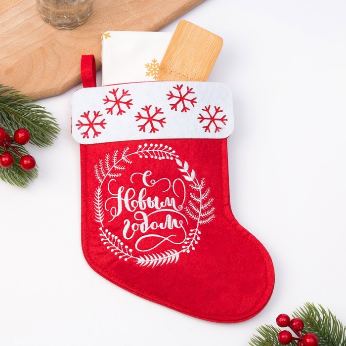 Набор "Доляна" С Новым Годом, полотенце 40х67 см, лопатка 20х5 см, фетровый носок 16 х 23 см 36570