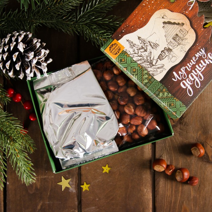 Набор Чай 50 г, орехи в коробке с вырубкой НГ "Лучшему дедушке"