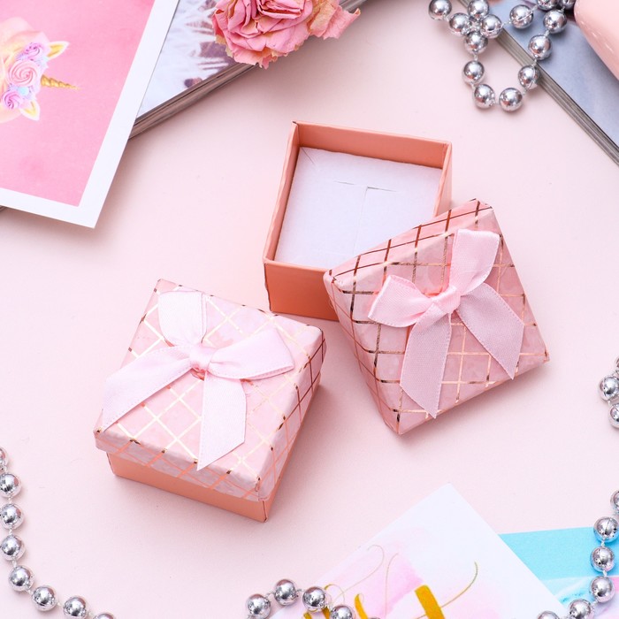 Коробочка подарочная под кулон,серьги,кольцо "Клетка перелив" 5*5*3,5см, цвет розовый