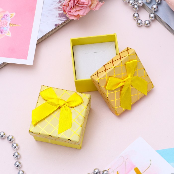 Коробочка подарочная под кулон,серьги,кольцо "Клетка перелив" 5*5*3,5см, цвет желтый