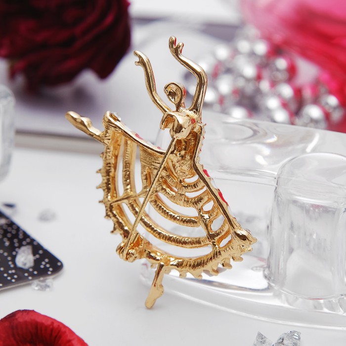 Брошь "Балерина" в полосатом платье, цвет красно-белый в золоте