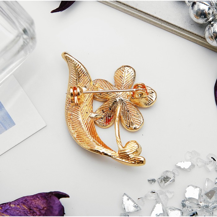 Брошь "Цветок" под листочком, цвет сиреневый в розовом золоте