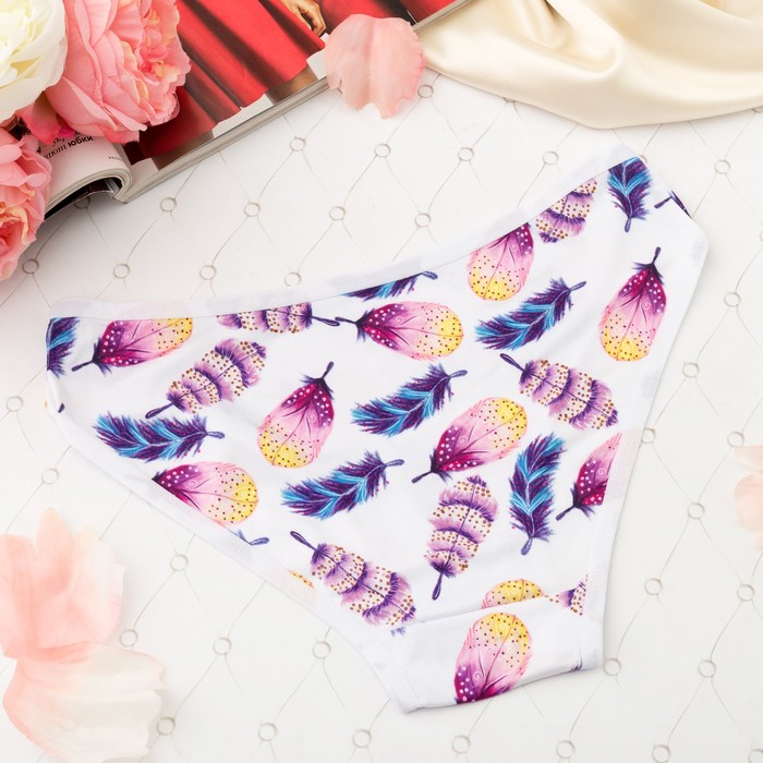 Трусы женские слипы Collorista (разноцветные перья), размер 44-46, цвет белый