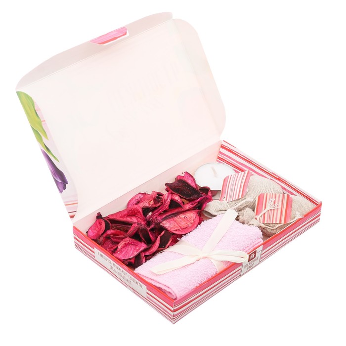 Набор: 2 мешочка аромасаше, сухоцветы, свеча и полотенце "Сама нежность"