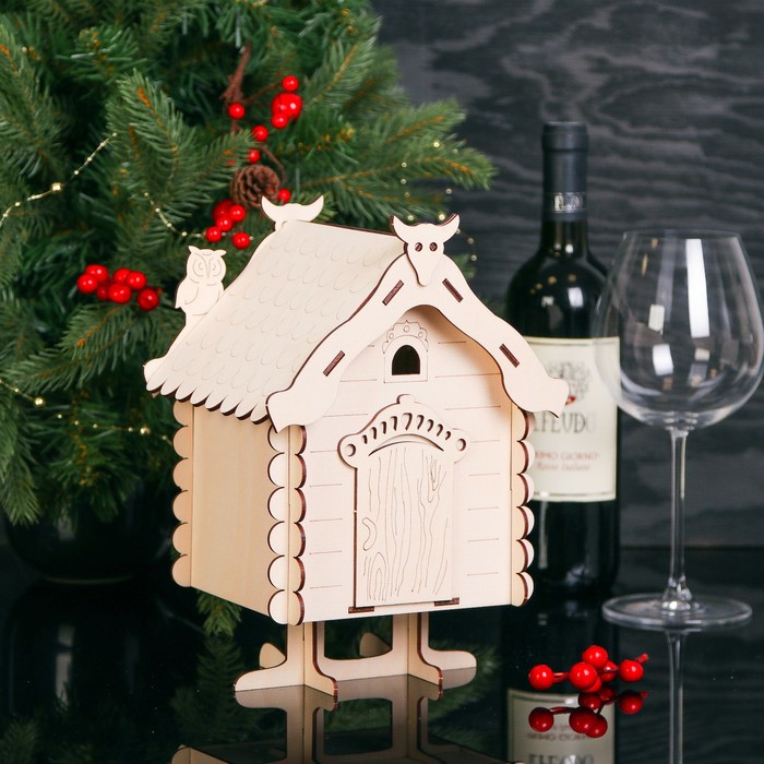 Подарочная коробка "Избушка на курьих ножках", 19 х 16,5 х 26 см