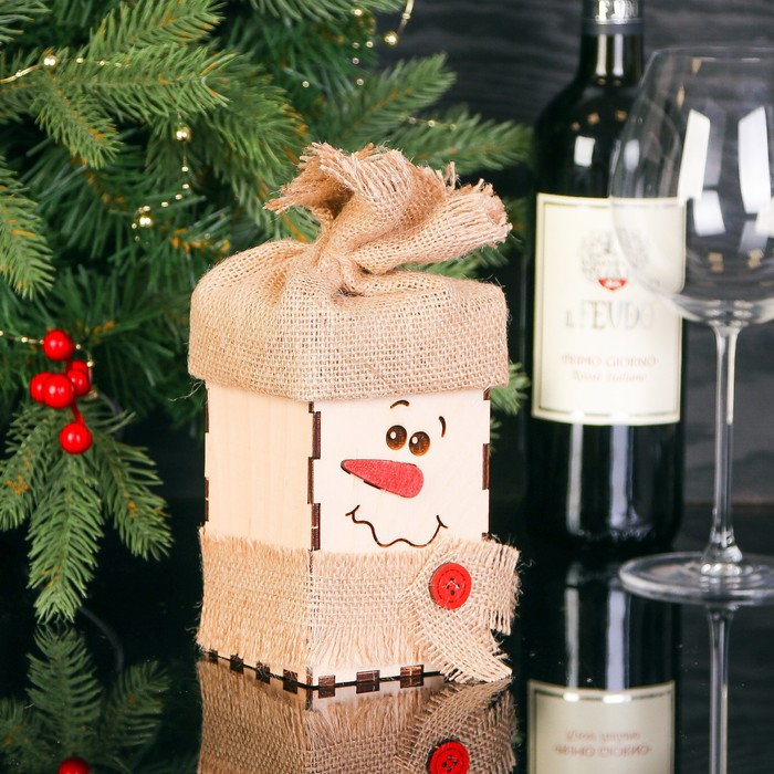 Подарочная коробка "Снеговик", 9 х 9 х 14,5 см