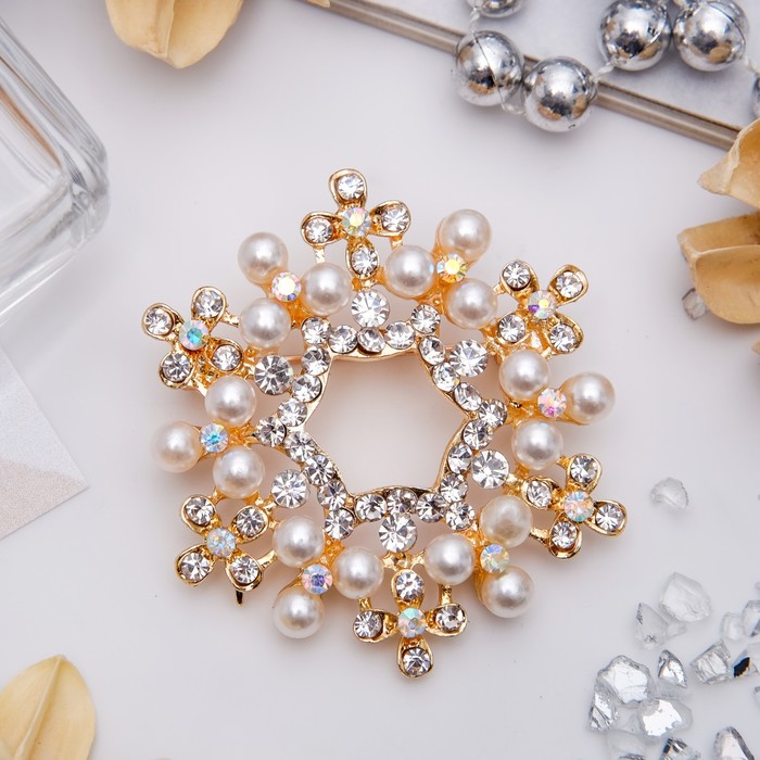 Брошь "Венок жемчужный" с цветочками, цвет белый в золоте