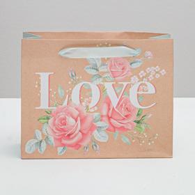 

Пакет крафтовый подарочный LOVE, 22 × 17,5 × 8 см