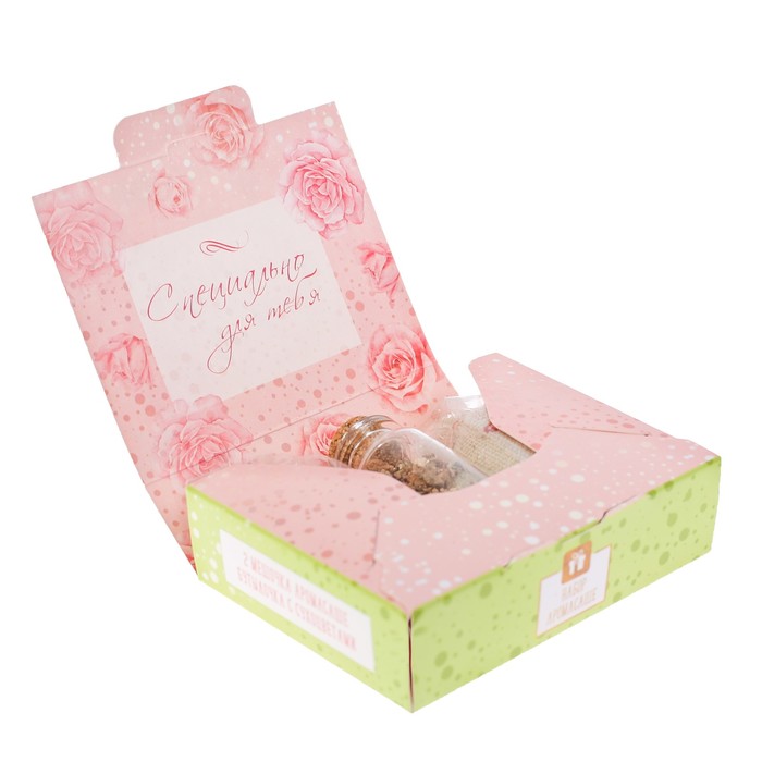 Аромасаше и бутылочка с сухоцветами "С 8 марта!"