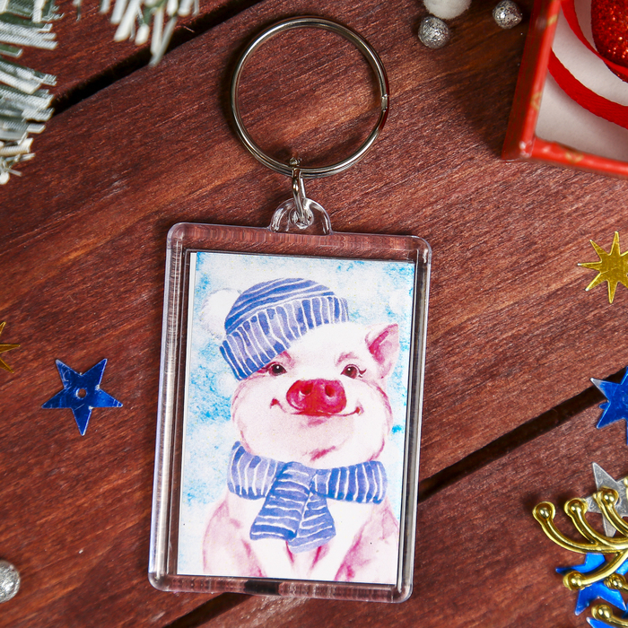 Брелок акрил "Хрюшка в шапочке" 5х3,5 см