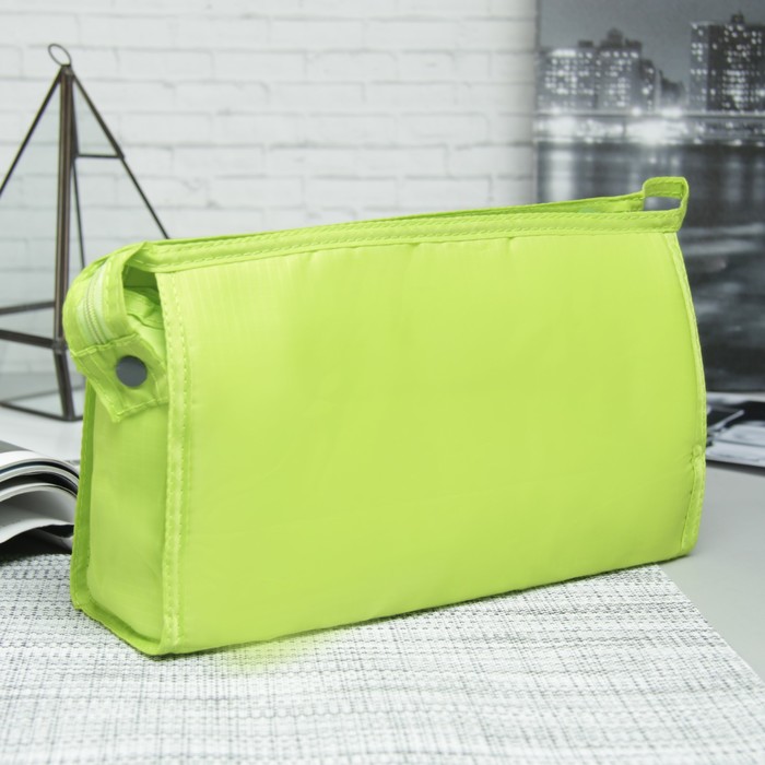 Косметичка «Путешествие», отдел с карманами на молнии, цвет зелёный