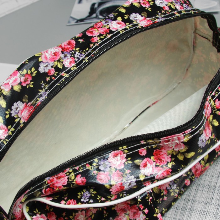 Косметичка-сумочка «Розы», отдел на молнии, ручки, цвет чёрный/розовый