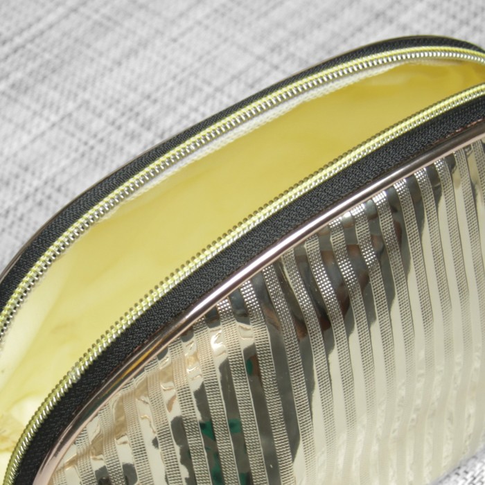 Косметичка-сумочка «Полоски», отдел на молнии, ручка, цвет золотой