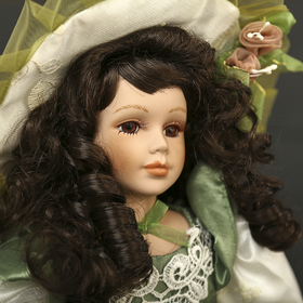 Кукла коллекционная керамика "Алёна в зелёном платье с зонтиком" 40 см от Сима-ленд